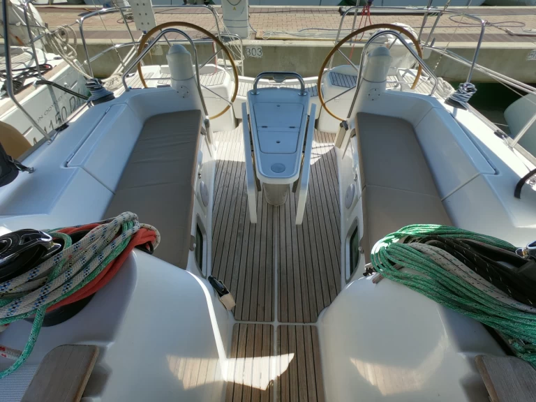 Yacht charter Olbia - Jeanneau Sun Odyssey 39i on SamBoat