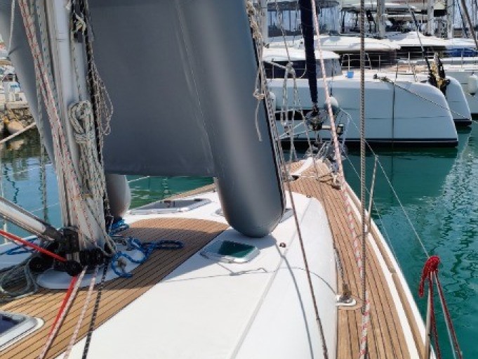 Yacht charter Alimos - Jeanneau Sun Odyssey 45 on SamBoat