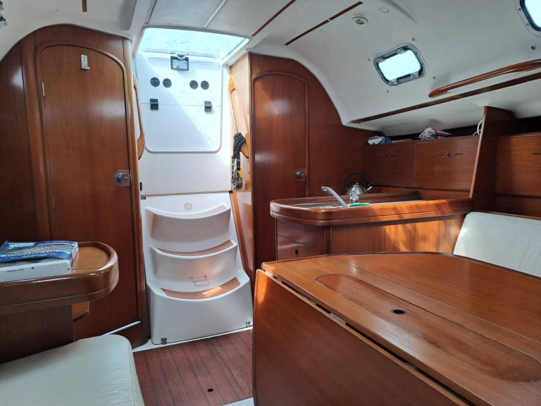 Yacht hire Concarneau cheap First 31.7