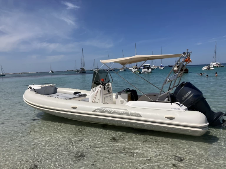 Hire RIB Capelli with a boat licence