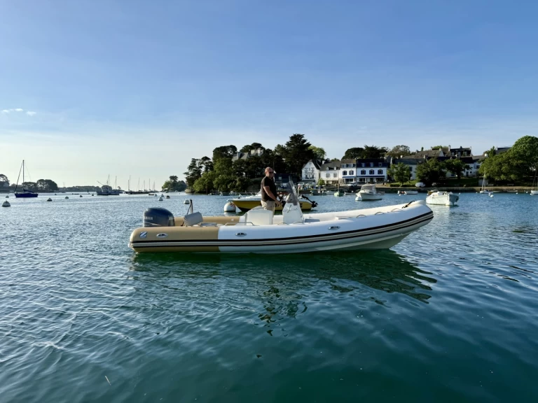 Charter a Zodiac Medline 740 in Port de Sainte-Marine on Samboat