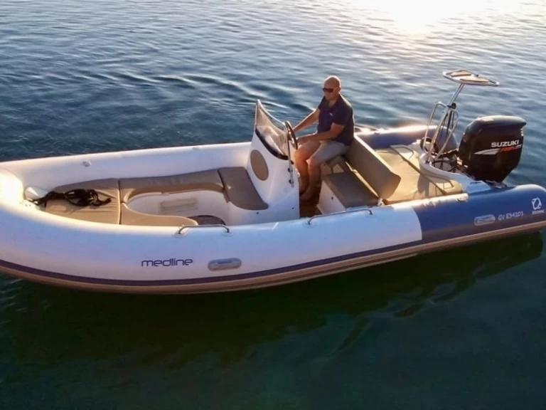 Yacht hire Port de Sainte-Marine cheap Medline 650