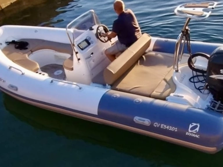 Yacht hire Port de Sainte-Marine cheap Medline 650