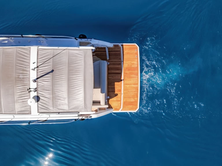 Motorboat hire in Corfu - Sealine S335