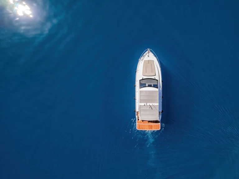 Charter a Sealine S335 in Corfu on Samboat