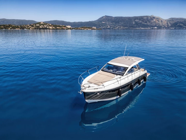Hire Motorboat with or without skipper Sealine Corfu