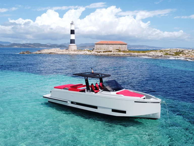 Motorboat to hire Marina Ibiza at the best price