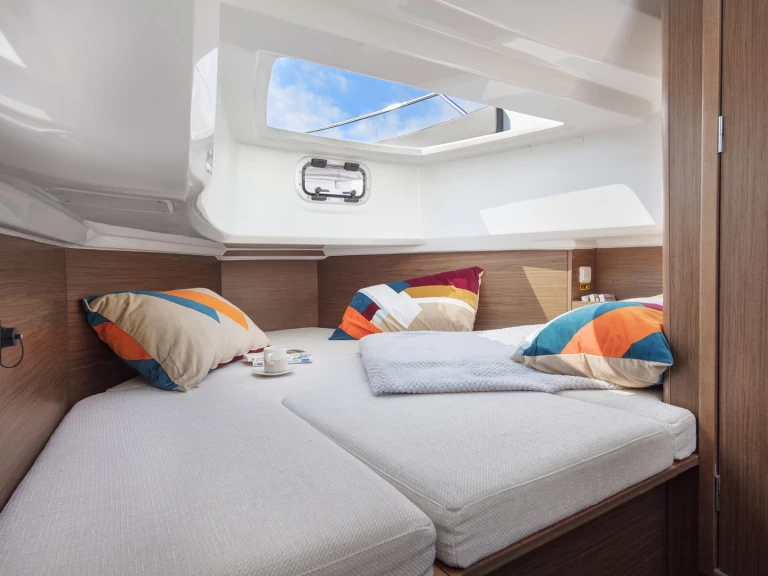 Motorboat hire in Port des Marines de Cogolin - Jeanneau Cap Camarat 9.0 CC