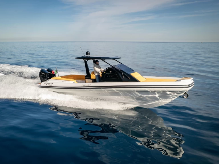 Yacht charter Mahón - Renier R10 on SamBoat