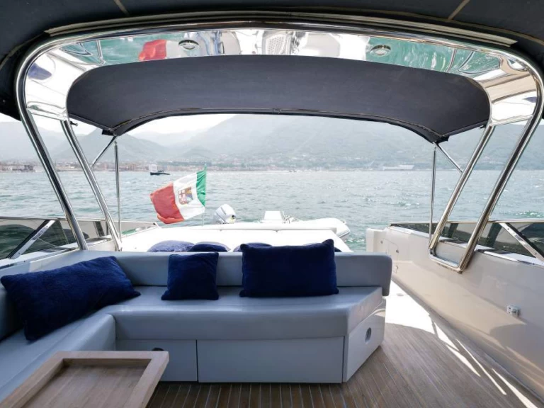 Motorboat to hire Capri at the best price