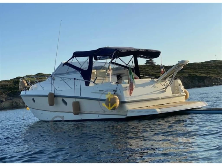 Charter a Cranchi Zaffiro 32 in Puntone on Samboat