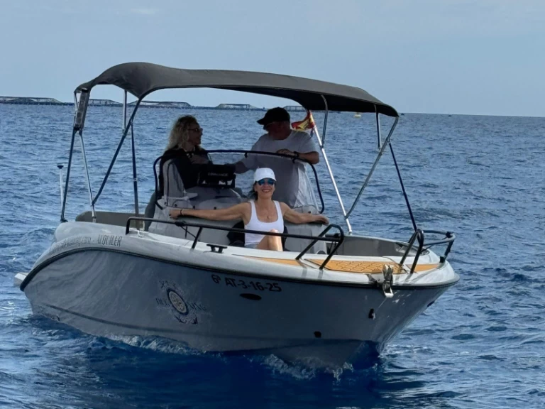 Hire Motorboat Aqua24 with a boat licence
