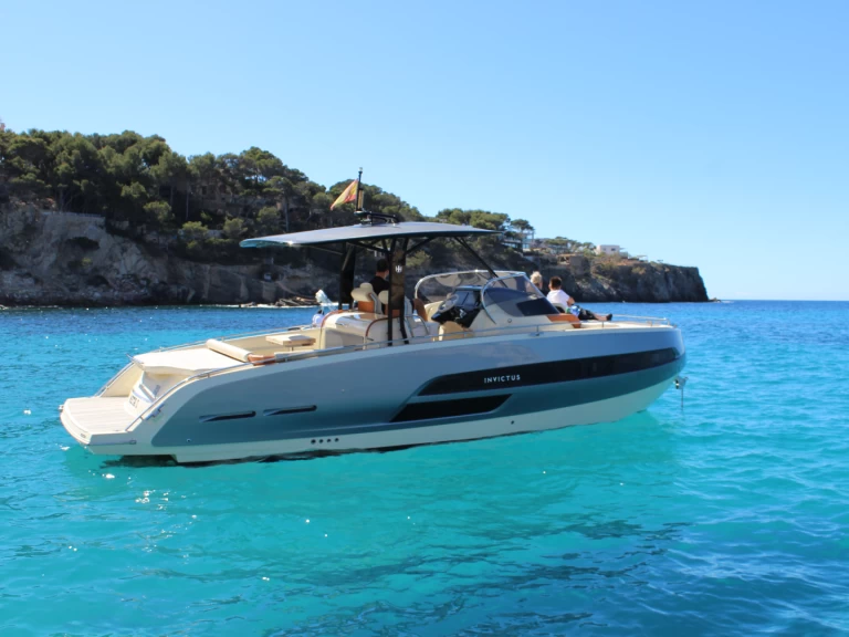 Hire a Invictus  GT 320 El Toro