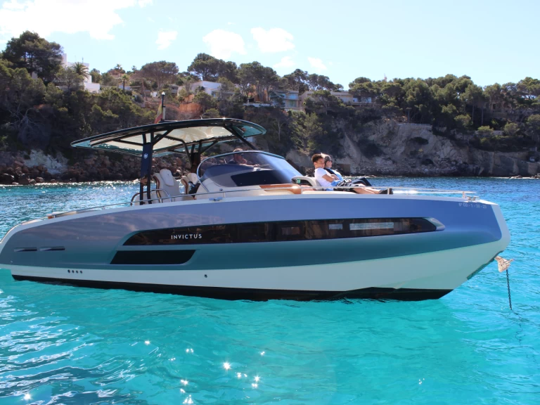 Charter a Invictus  GT 320 in El Toro on Samboat