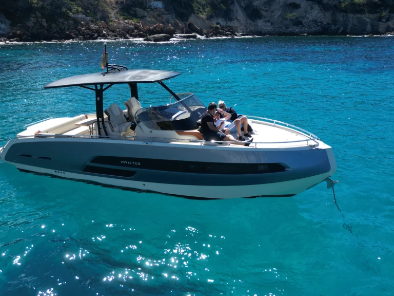 Motorboat to hire El Toro at the best price