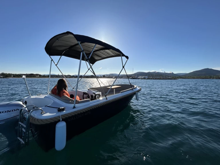 Hire a Valory 475 Port Grimaud