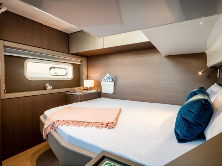 Hire Catamaran BALI 4.6 4 CABINES with a boat licence