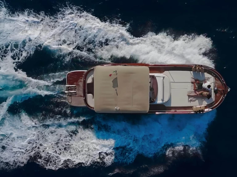 Motorboat to hire Seiano at the best price