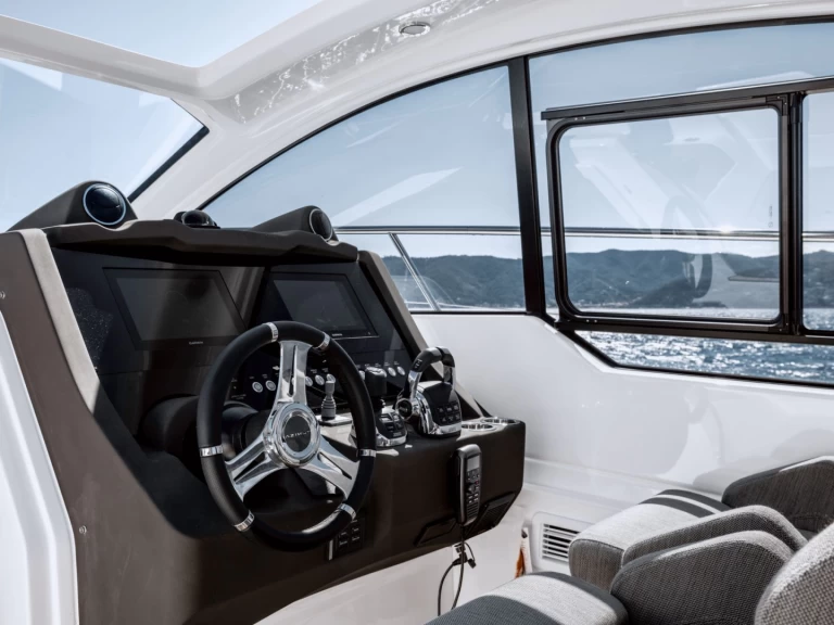 Charter a Azimut Atlantis 45 in Sorrento on Samboat