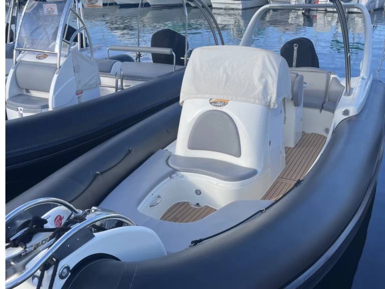 RIB hire in Porto-Vecchio - Zodiac Medline III