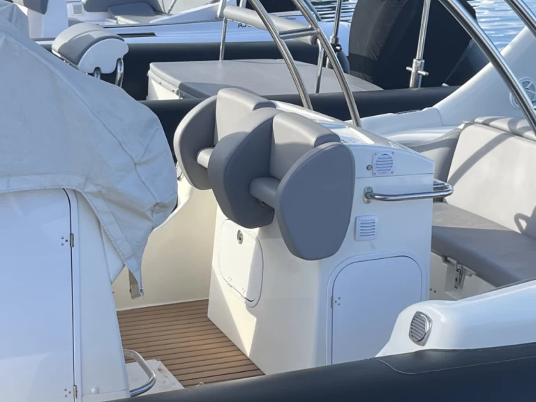 Charter a Zodiac Medline III in Porto-Vecchio on Samboat