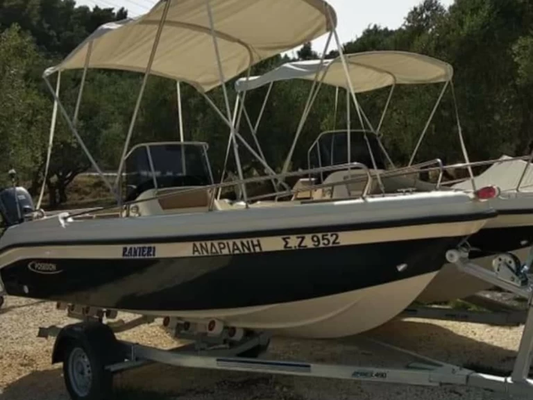 Hire Motorboat Ranieri with a boat licence