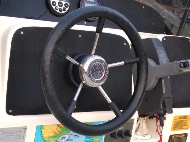 Motorboat to hire Keri at the best price