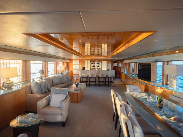 Hire Luxury Yacht with or without skipper Johnson Sint Maarten