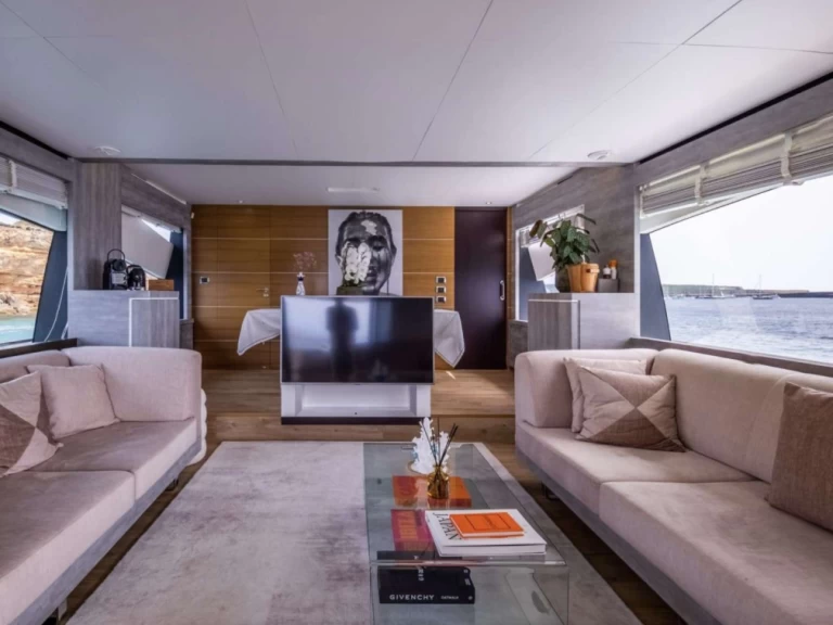 Luxury Yacht to hire Alicante at the best price