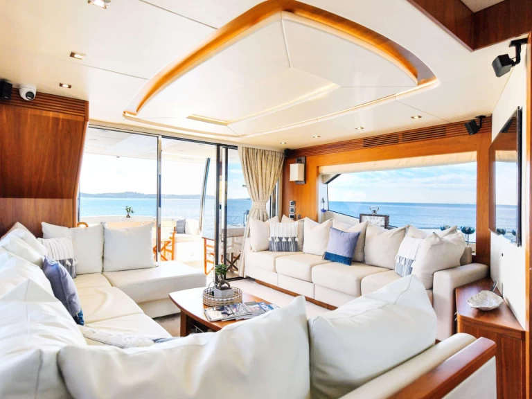 Yacht charter Athens - Sunseeker GRACE XI on SamBoat