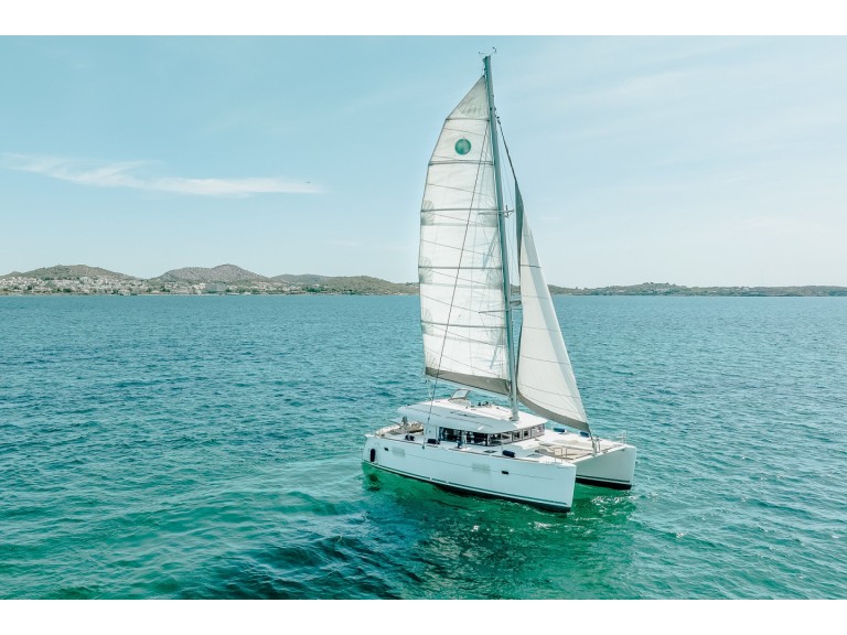 Catamaran hire in Alimos - Lagoon Lagoon 400 S2