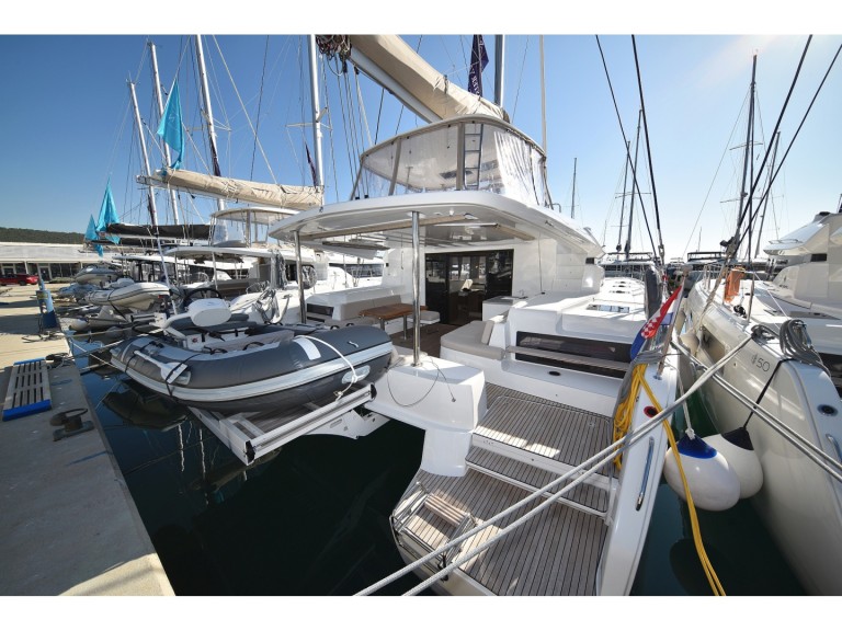 Hire a Lagoon Lagoon 50/6 cab Sukošan