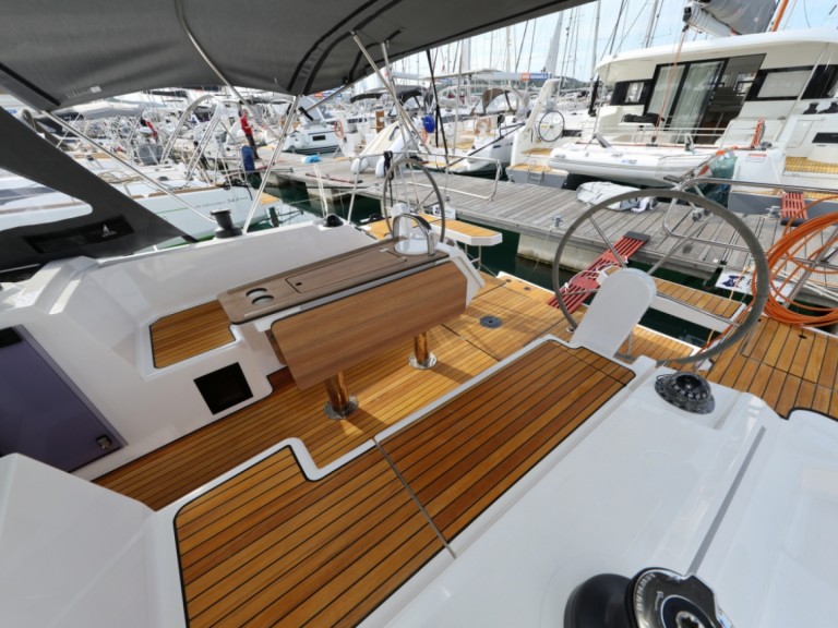Hire Sailboat with or without skipper Bavaria Pirovac
