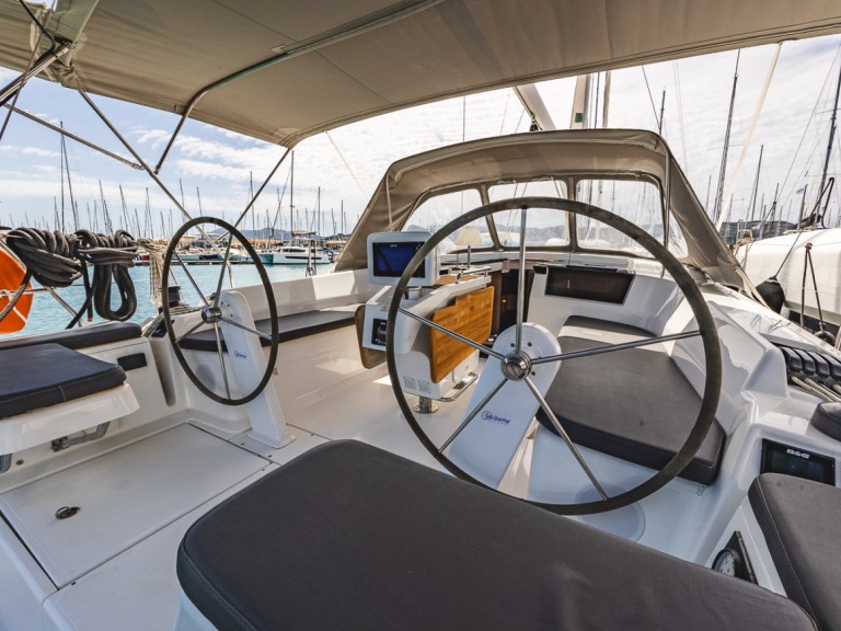 Sailboat hire in Lefkáda - Hanse Hanse 418