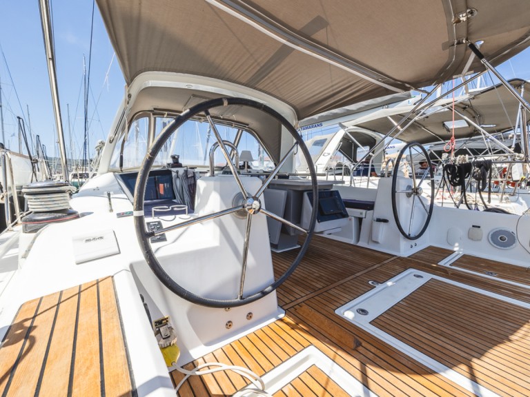 Bénéteau Oceanis 41.1 charter bareboat or skippered in  Lefkáda