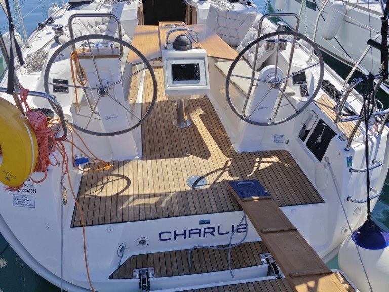 Hire Sailboat Bavaria with a boat licence