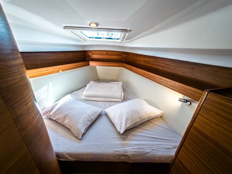 Hire Sailboat Elan with a boat licence