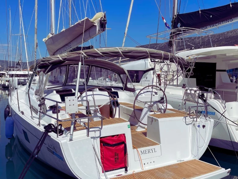 Sailboat to hire Kaštela at the best price