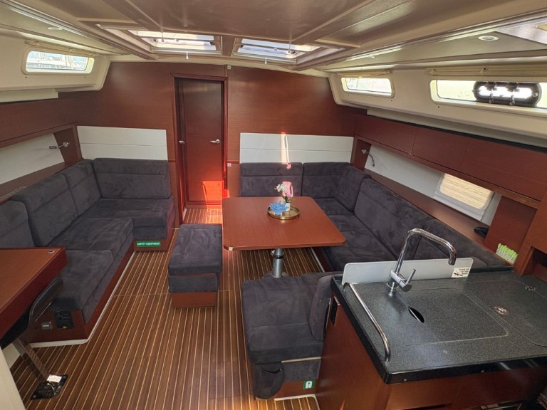 Sailboat hire in Kaštela - Hanse Hanse 458