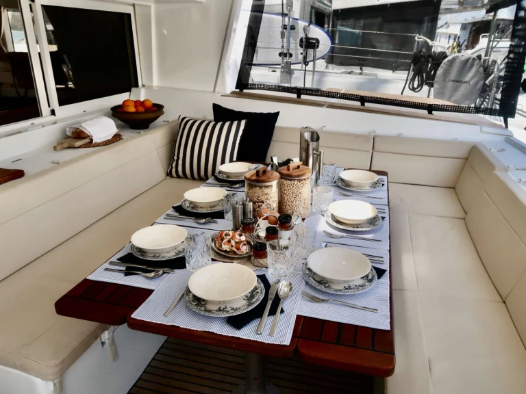 Yacht charter Piraeus - Lagoon Lagoon 500 2010 on SamBoat