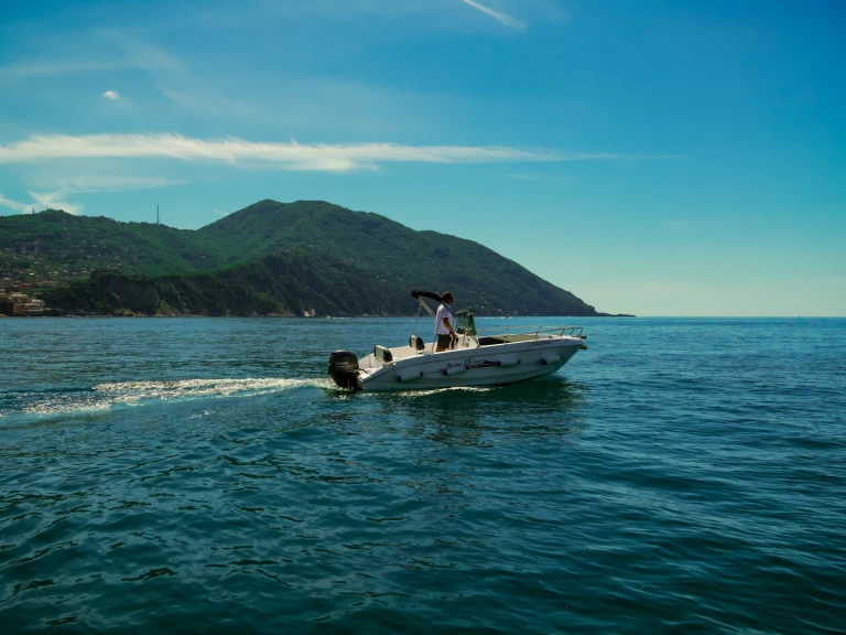 Charter a Yamaha Marine 18 open in Recco on Samboat