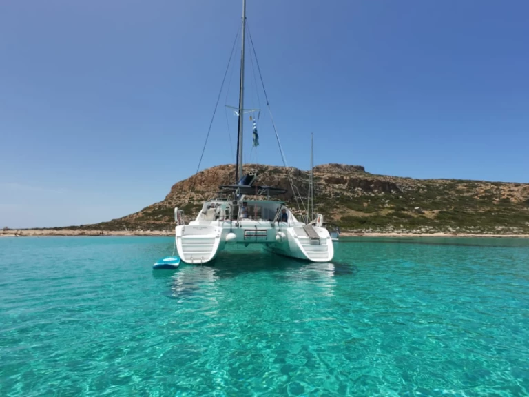 Catamaran to hire Kíssamos at the best price
