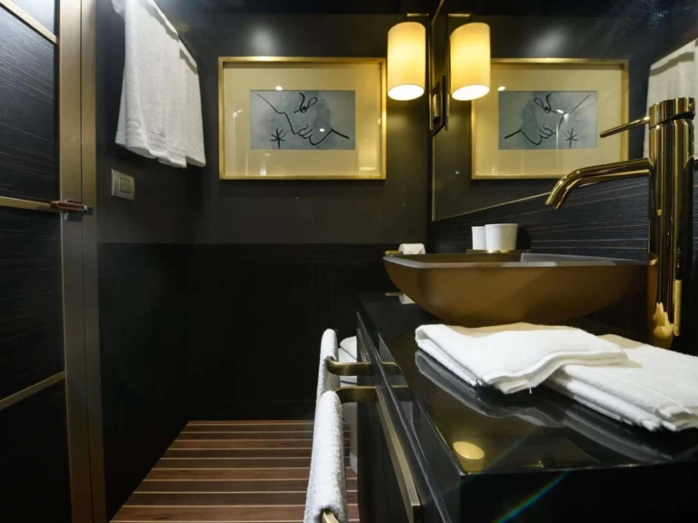 Yacht charter Ibiza Town - HOUSE OF HÜTTER GOLDFINGER on SamBoat