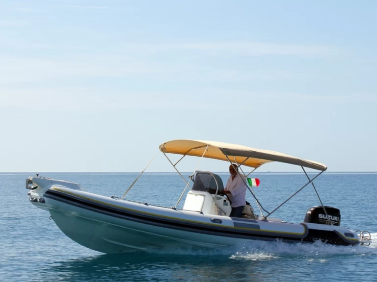 Motonautica-Vesuviana MV 740 TOURING charter bareboat or skippered in  Avola