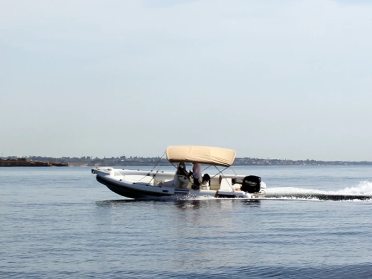 Hire a Motonautica-Vesuviana MV 740 TOURING Avola