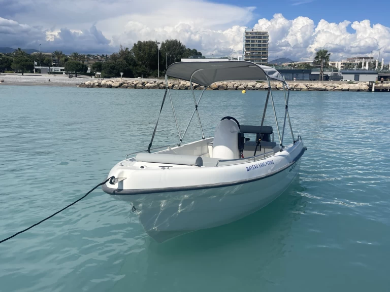 Hire Motorboat Karel with a boat licence