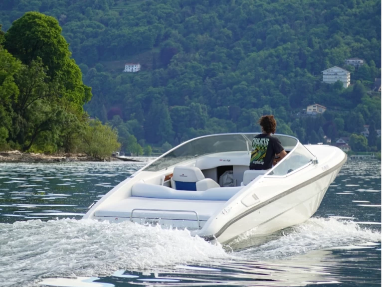 Hire Motorboat Cranchi with a boat licence