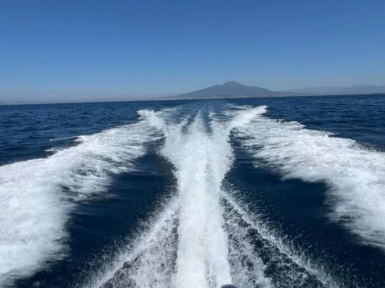 Motorboat to hire Torre del Greco at the best price