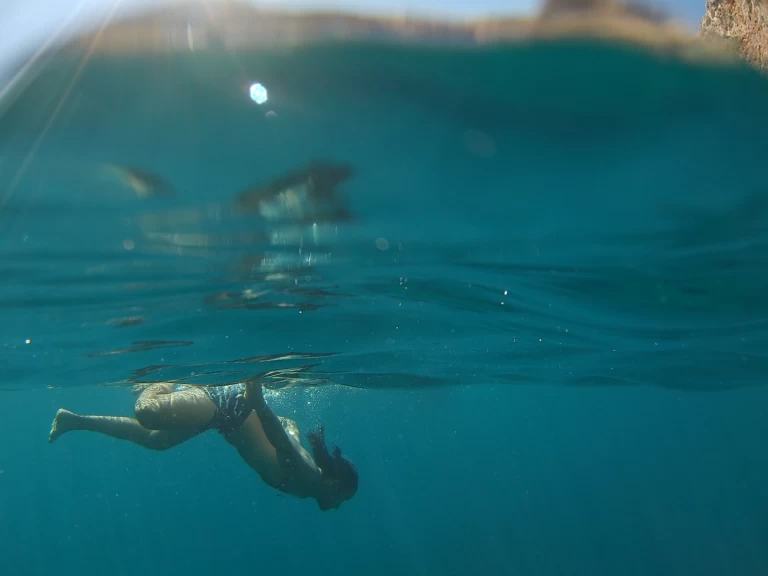 Charter a Crownline Crownline 250 CR in Rethymno on Samboat