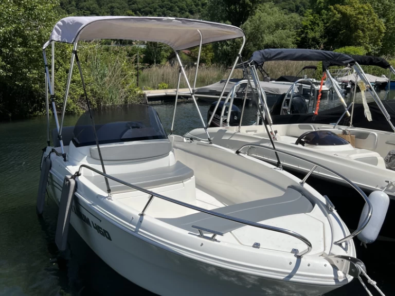Hire a Titanium 460 Aix-les-Bains